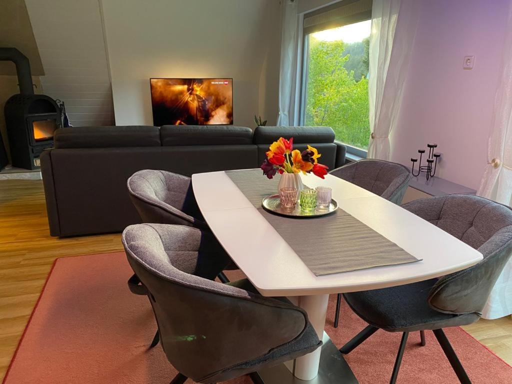 Haus Adler - Komplettes Ferienhaus Am Badesee Erzgrube Екстериор снимка